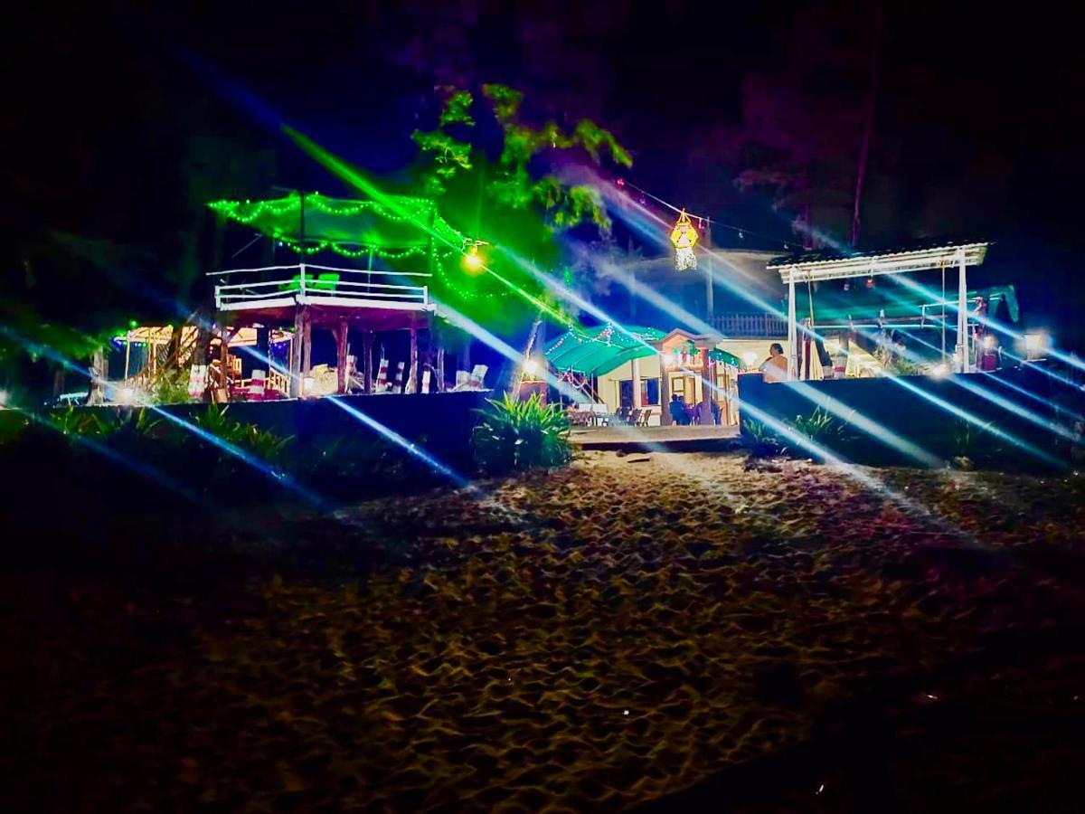 Sam&San Beach Resort Vengurla Exterior foto
